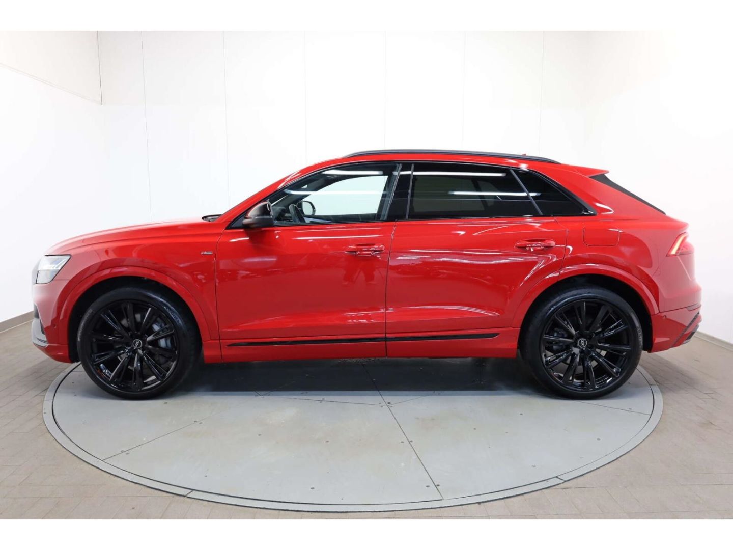 Audi Q8 55 TFSI e quattro S line foto 5