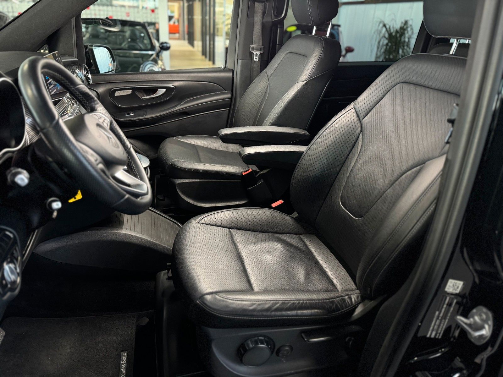 Fahrzeugabbildung Mercedes-Benz V 300d Avantgarde Edition lang "Agility Control"