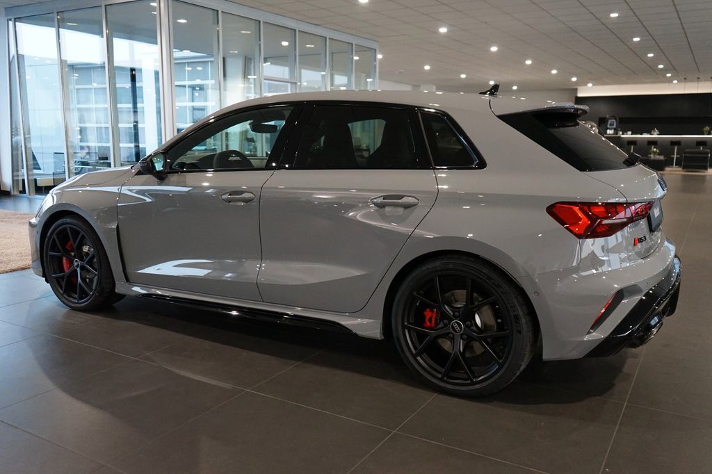 AUDI RS3 Sportback | Schalensitze | Pano | HuD AUDI RS3 Sportback | Schalensitze | Pano | HuD