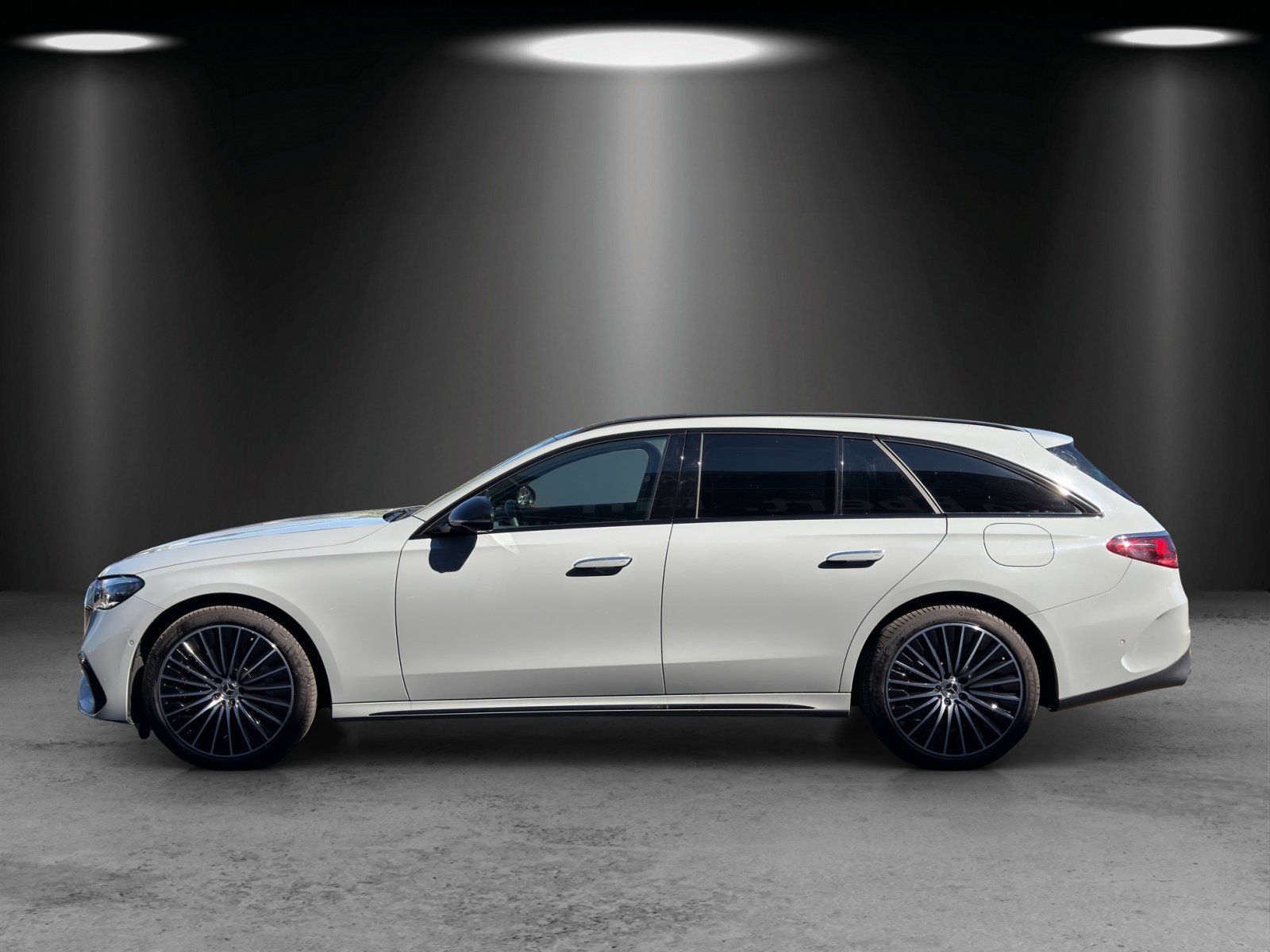 Fahrzeugabbildung Mercedes-Benz E300de T AMG Prem+ DISTRO Superscrn AIRMATIC AHK