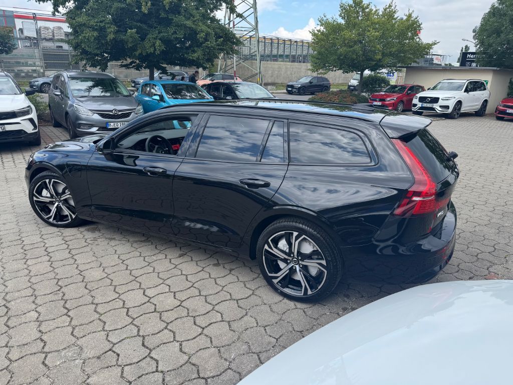 Fahrzeugabbildung Volvo V60 T6 Plug-in Hybrid AWD Plus Dark+LagomPak+