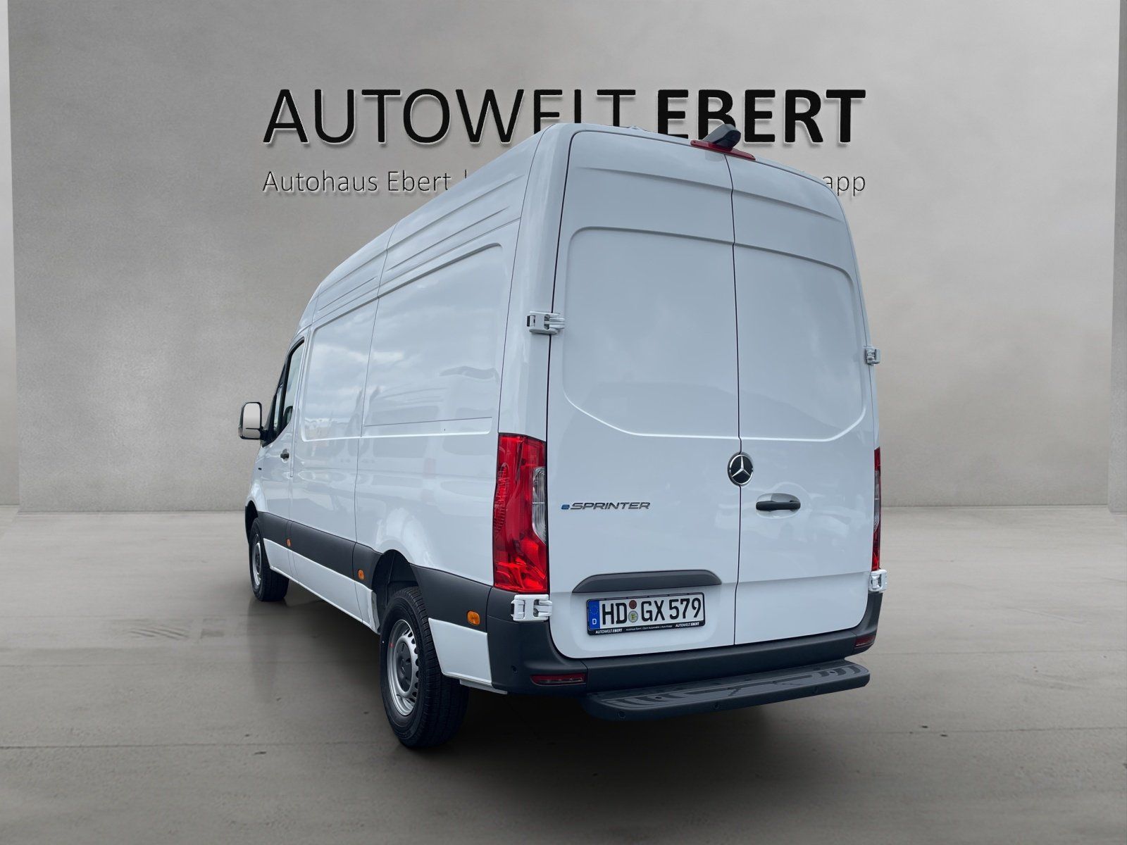 Fahrzeugabbildung Mercedes-Benz eSprinter 320 KA HolzFu RüFa MBUX WinterPaket