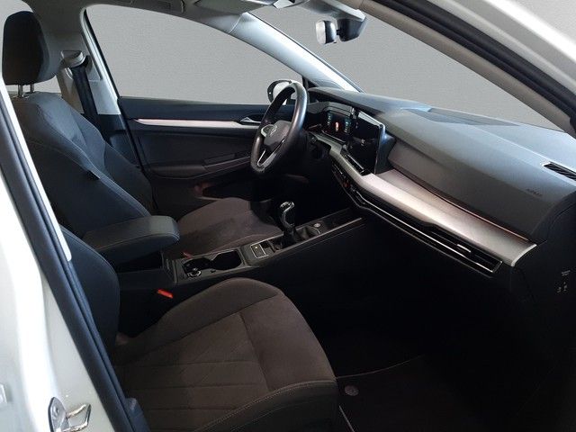 Fahrzeugabbildung Volkswagen Golf VIII Variant Life 2.0TDI AHK Navi ACC LED