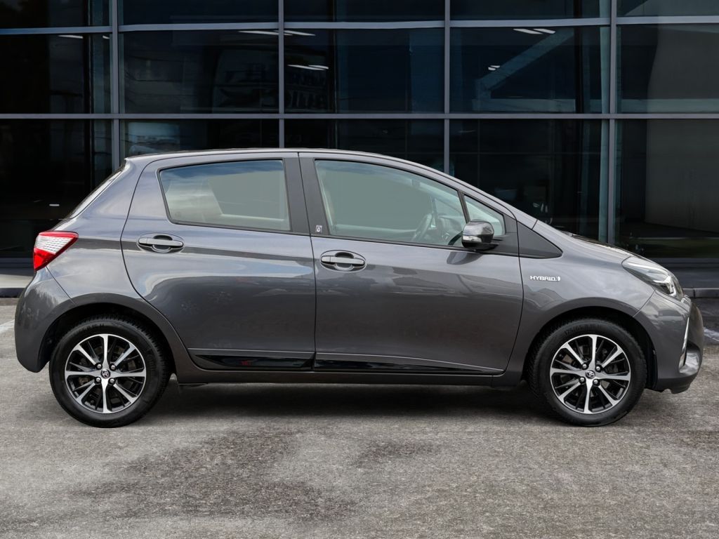Fahrzeugabbildung Toyota Yaris Hybrid 1.5 VVT-i Team Deutschland