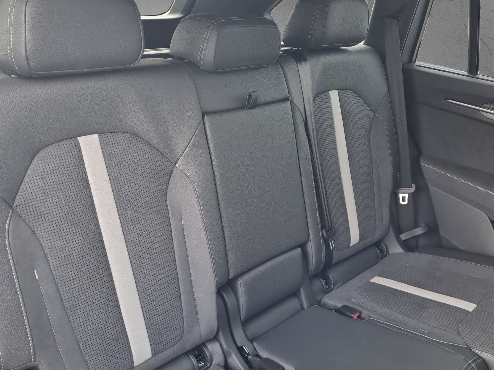 Fahrzeugabbildung SKODA Kodiaq 1.5 TSI iV Sportline AHK Fahrassi+Info