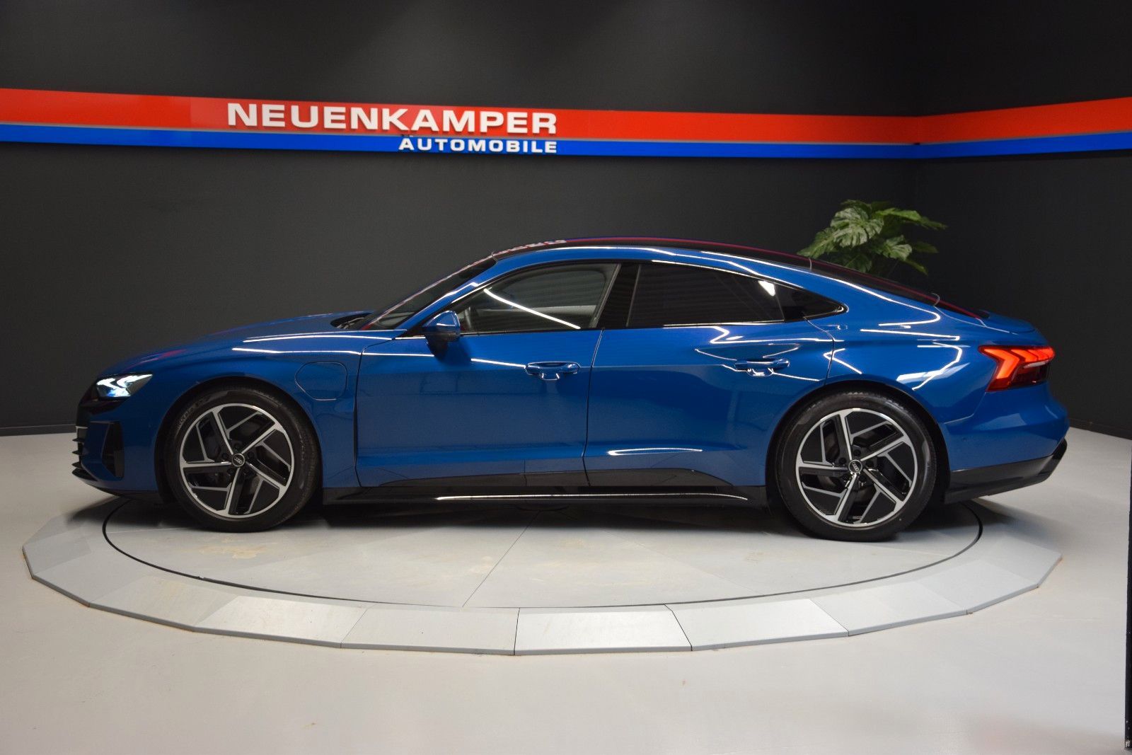 Fahrzeugabbildung Audi e-tron GT quattro Leder Panorama ACC HeadUp B&O