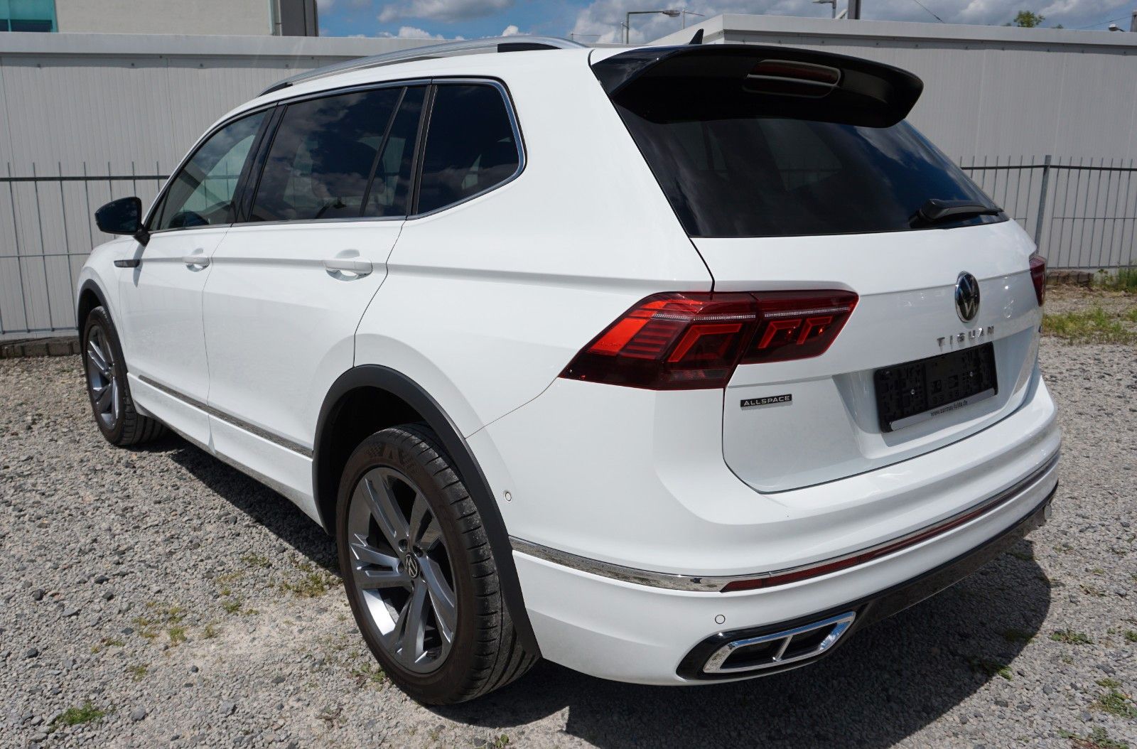 Fahrzeugabbildung Volkswagen Tiguan Allspace R-Line 4M LED,Navi,PDC,AHK