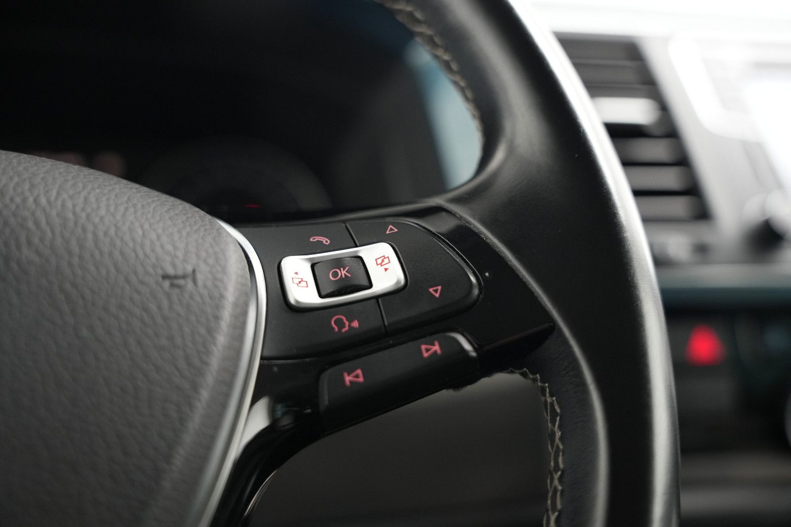 Fahrzeugabbildung Volkswagen T6 Multivan Generation S *7-Sitz*DynAudio*Kamera