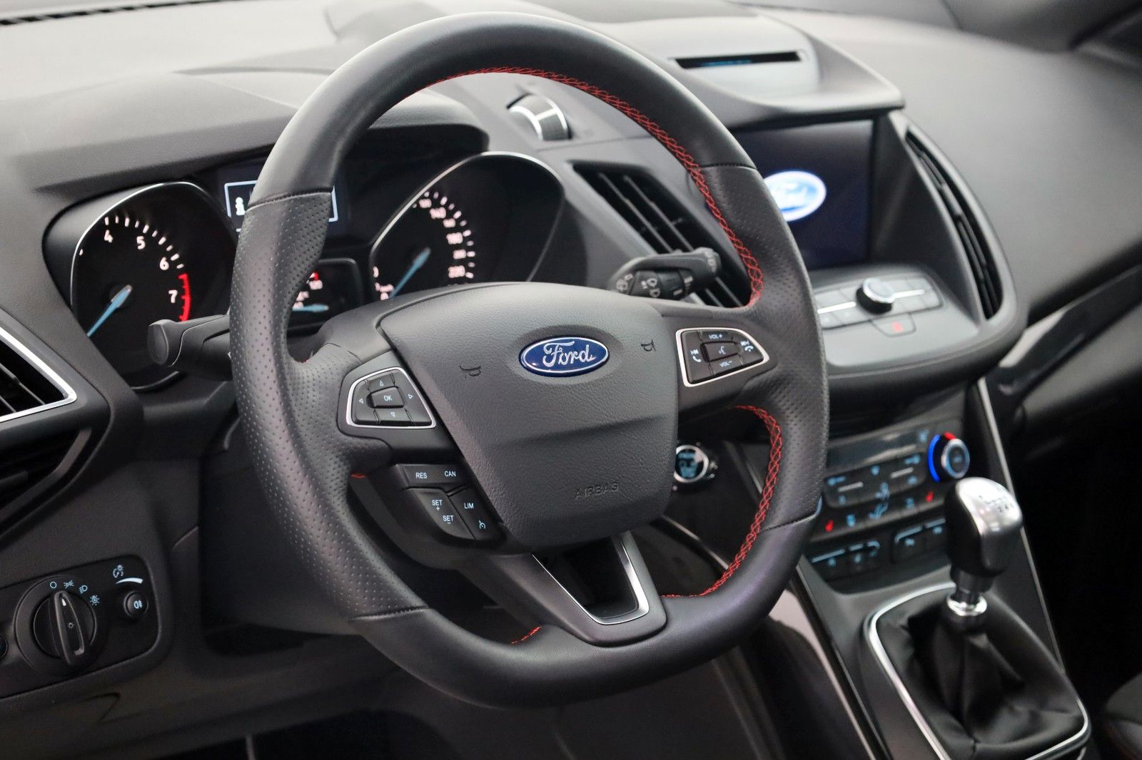 Fahrzeugabbildung Ford Kuga ST-Line T.Leder,Navi,Panorama,Kamera,SH,AHK