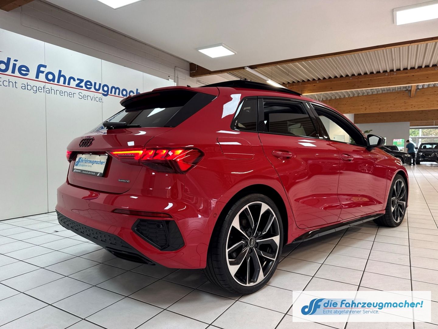 Fahrzeugabbildung Audi A3 Sportback 40 TFSI quattro S line El. Panodach