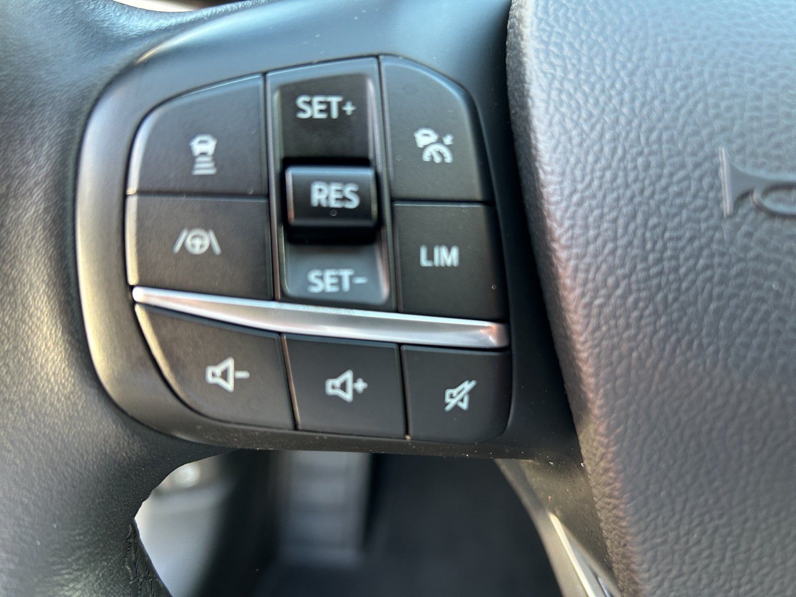 Fahrzeugabbildung Ford Kuga Titanium PHEV AHK-abnehmbar Navi Soundsyste