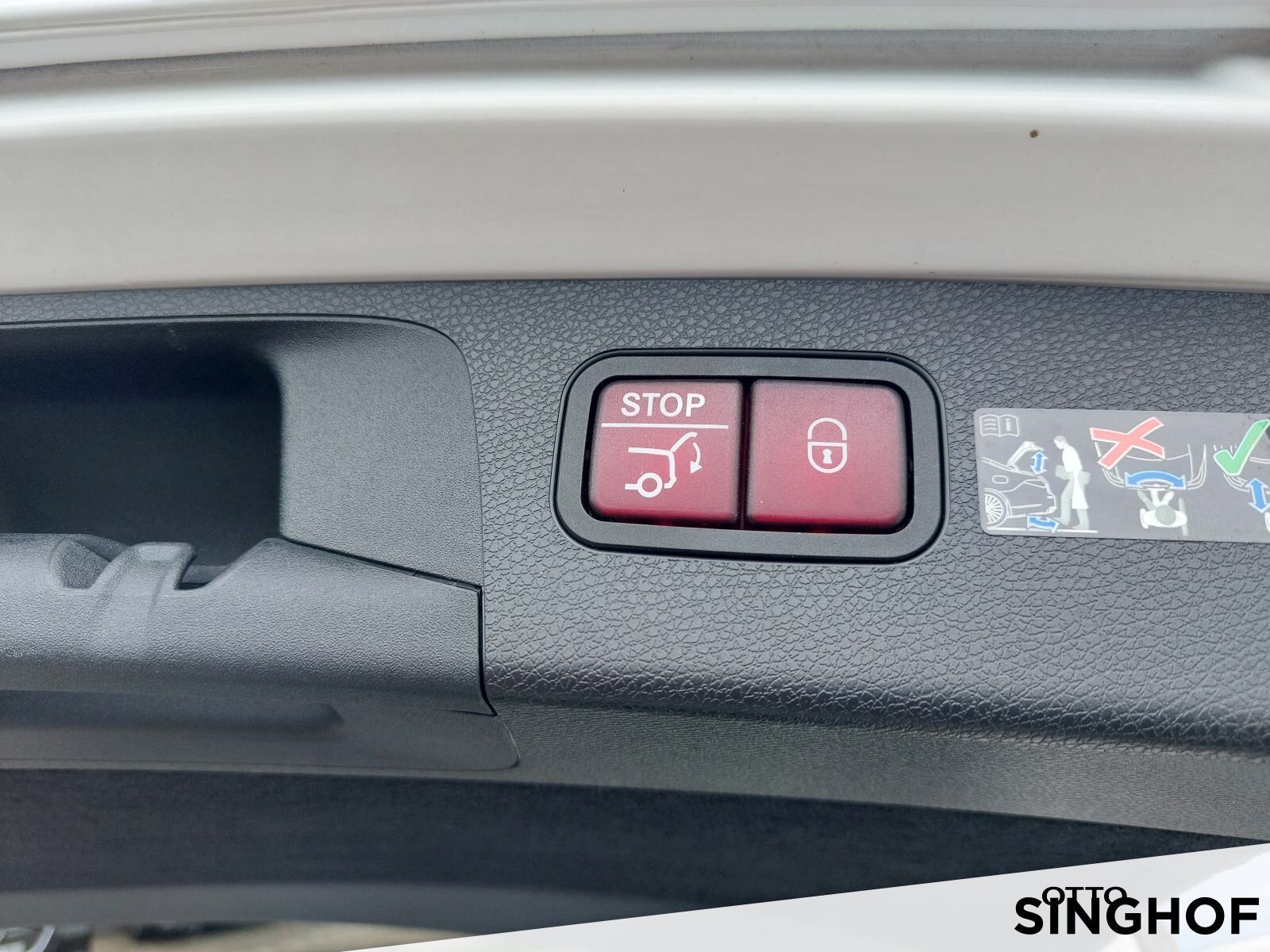 Fahrzeugabbildung Mercedes-Benz E 220 d T 4matic AMG Pano+AHK+Airmatic+dynam.LED