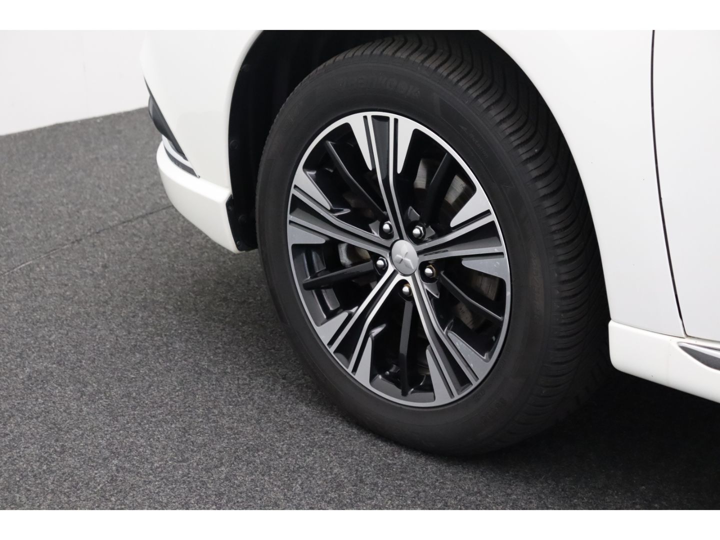 Fahrzeugabbildung Mitsubishi Plug-in Hybrid Outlander PHEV Basis 4WD Tempomat