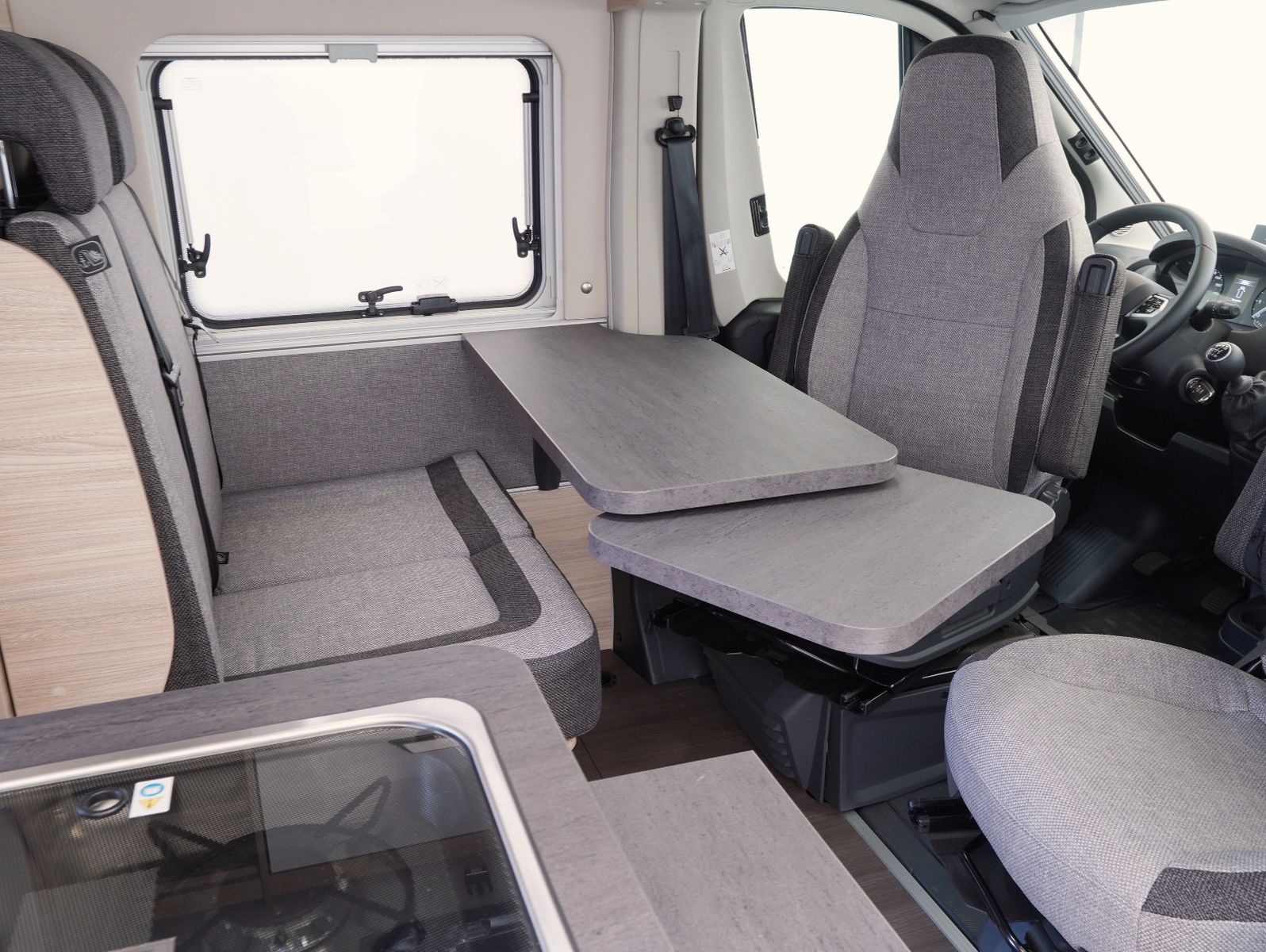 Fahrzeugabbildung Knaus BOXLIFE PRO / 540 ROAD Aufstelldach/Markise