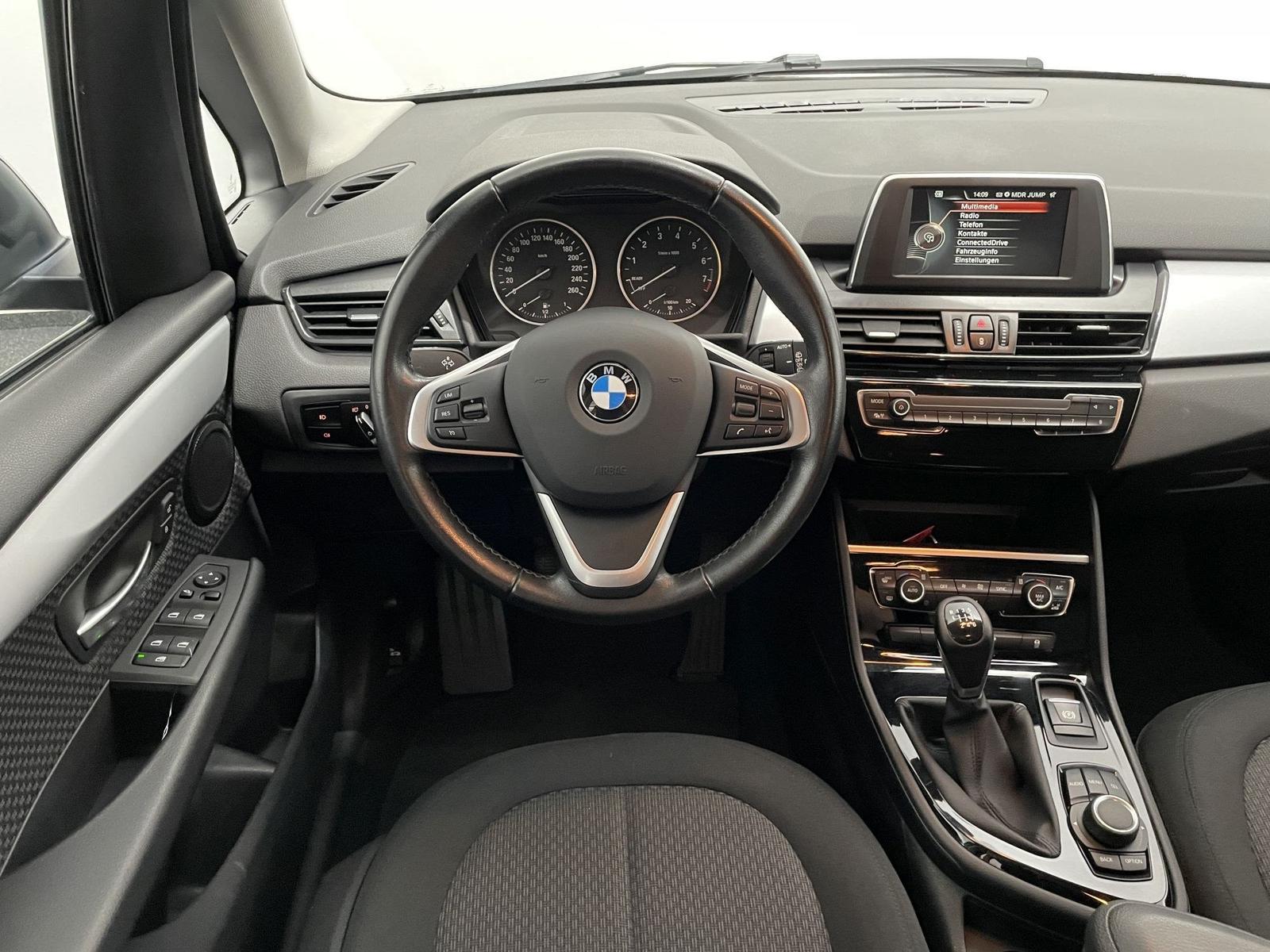 BMW 220i Active Tourer Advantage Tempomat AHK schw.