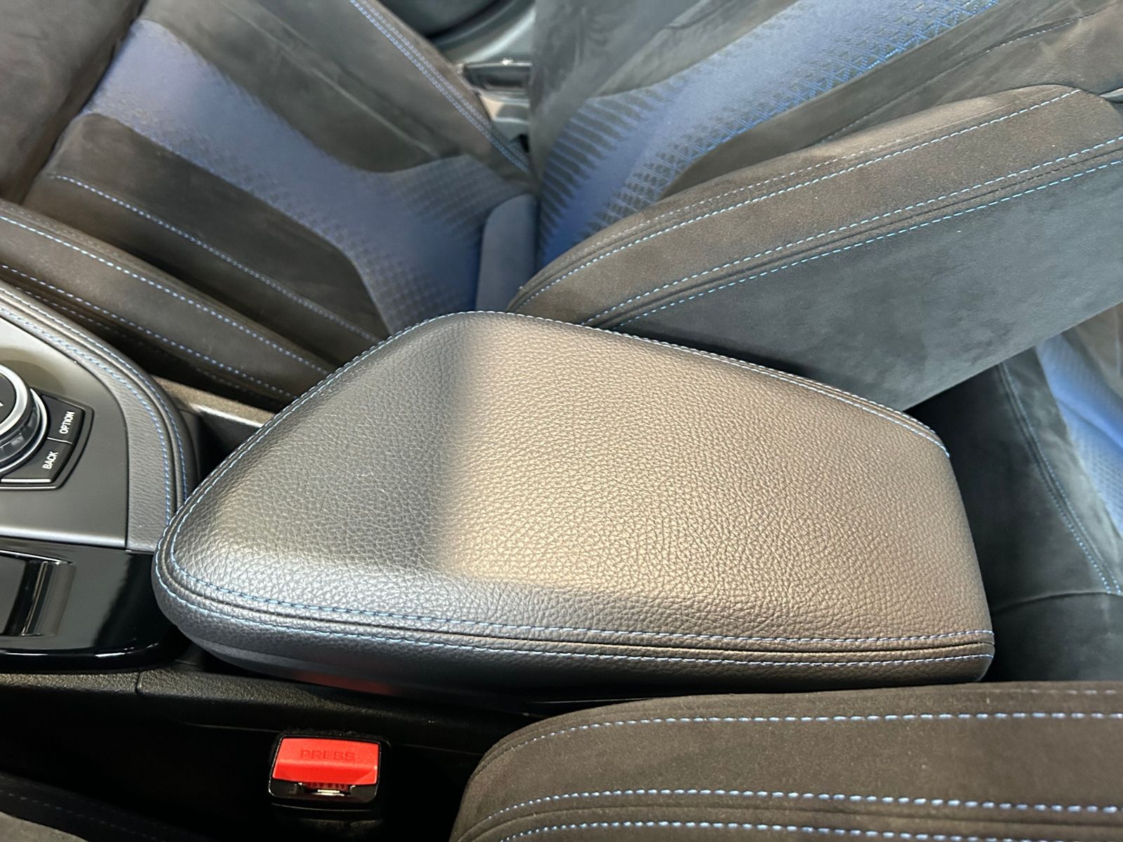 Fahrzeugabbildung BMW X2 M35 i xDrive Shadow PANO HUD H/K KAM