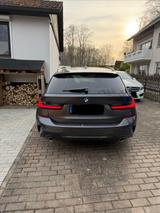 BMW 330i xDrive Touring M Sport A. M Sport - BMW 330 mit Benzin-Antrieb: Grau, Kombi