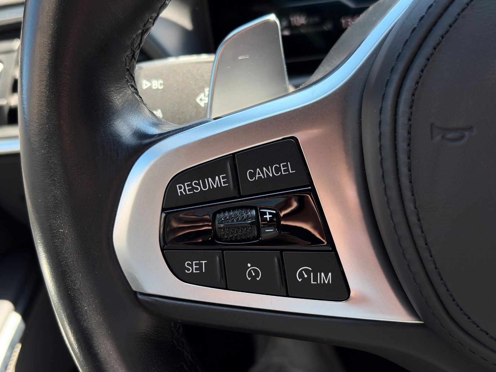 Fahrzeugabbildung BMW 320e Touring M Sport Aero Laser Akustik HUD H&K