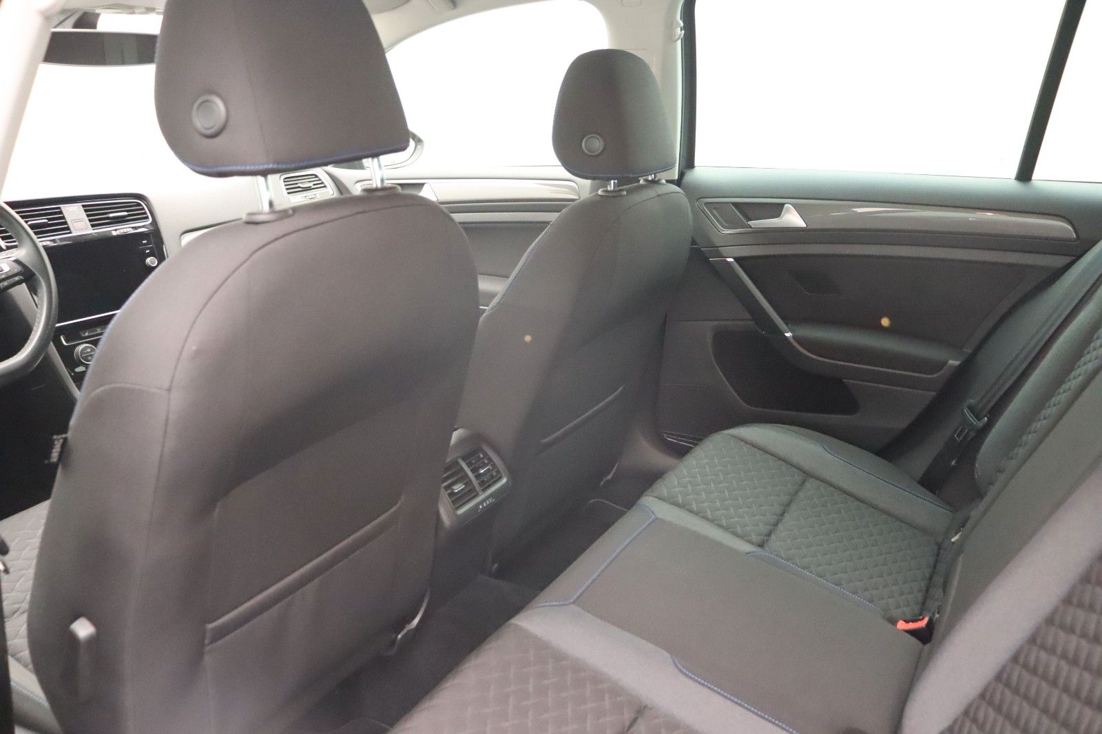 Fahrzeugabbildung Volkswagen Golf VII 1.0 Lim. Join