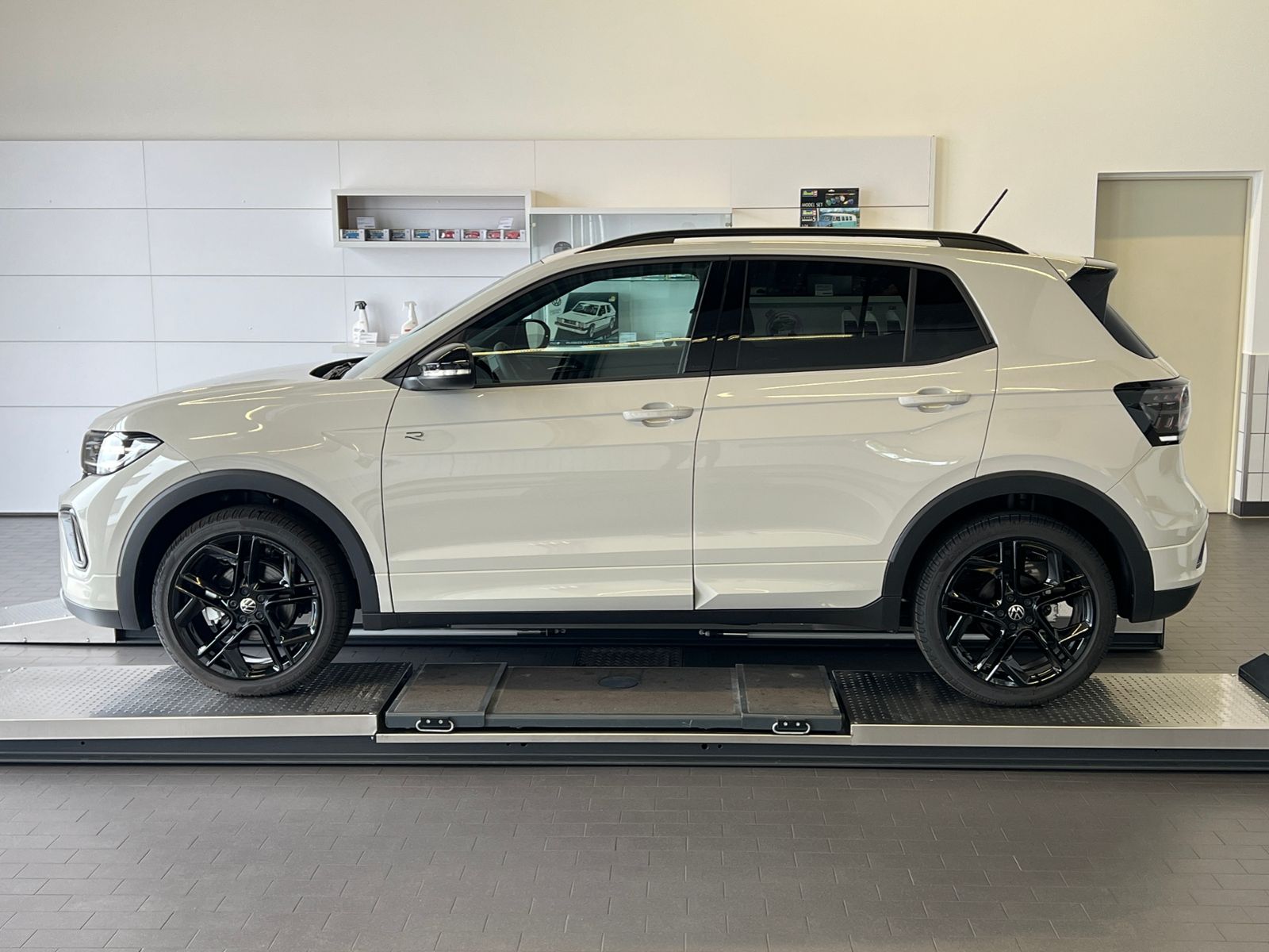 Fahrzeugabbildung Volkswagen T-Cross R-Line 1.5 TSI DSG *BlackStyle,AHK,IQ Li