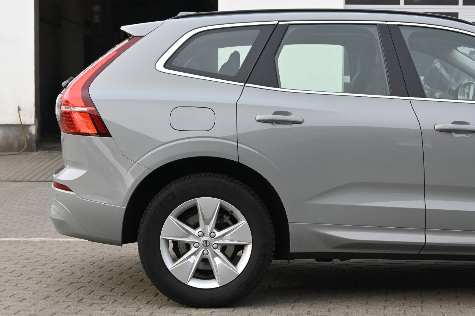 Fahrzeugabbildung Volvo XC60 B4D FWD Core*RFK*Qi*el.Heckkl*GoogleMaps