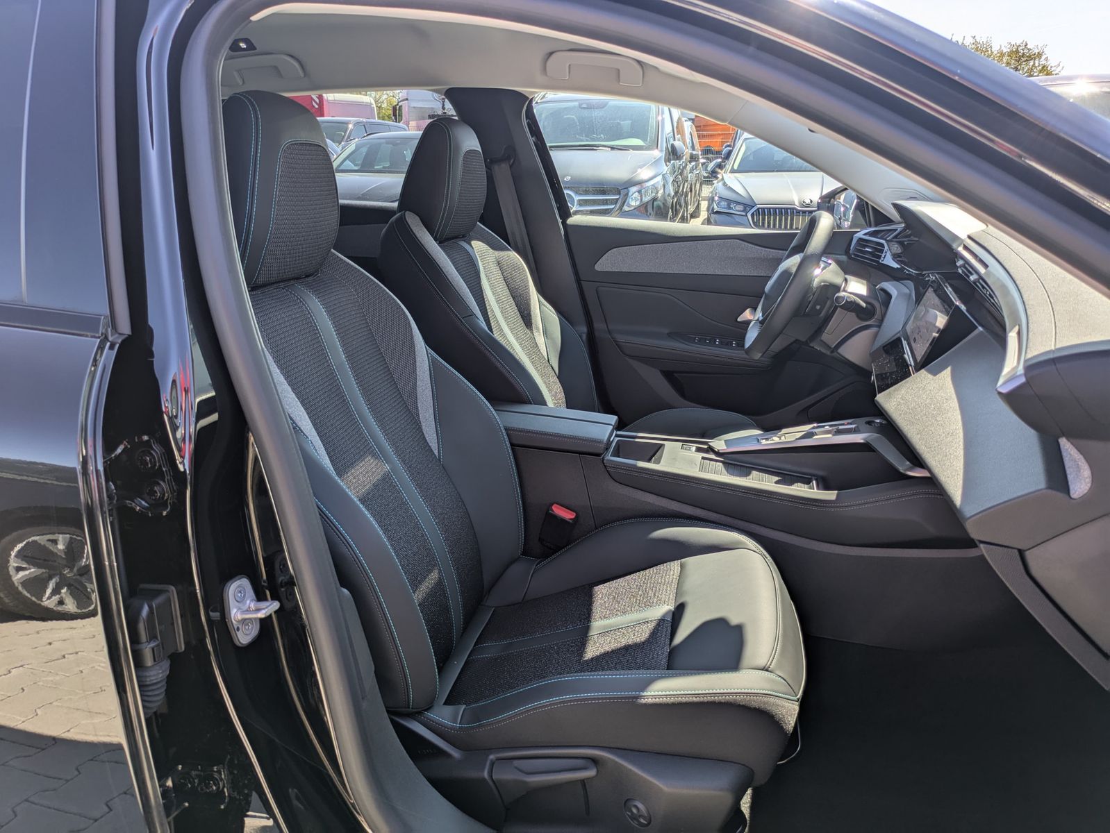 Fahrzeugabbildung Peugeot 308 Allure 1.2 AHK*360°KAMERA*ACC*LED*GARANTIE