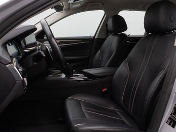 Fahrzeugabbildung BMW 530i LuxuryLine Kamera HUD Komfort SoftCl Alarm