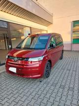 Volkswagen T7 California - rote Volkswagen T7 California