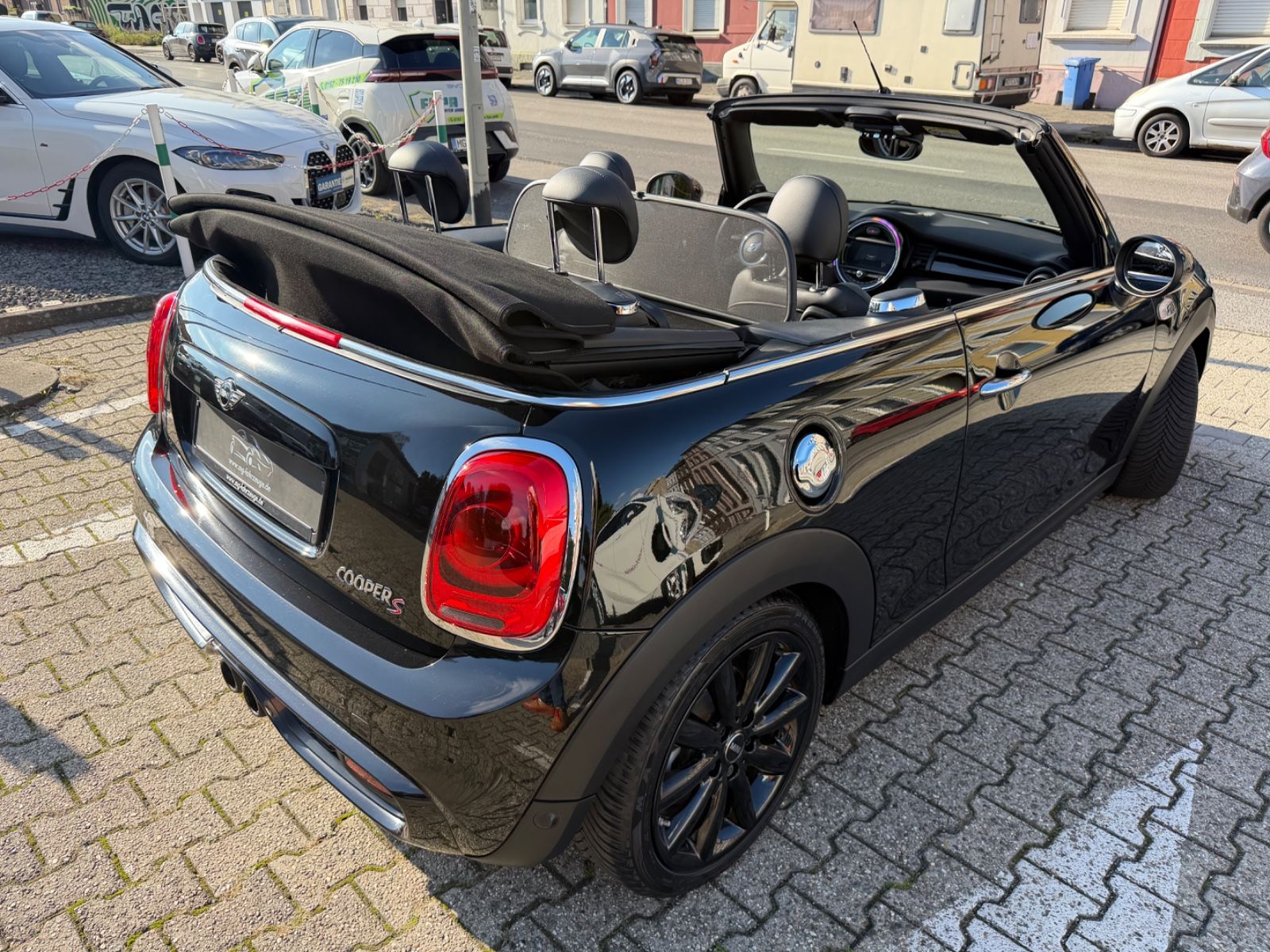 Fahrzeugabbildung MINI Cooper S Cabrio NAVI PDC LEDER H&K 1-HAND