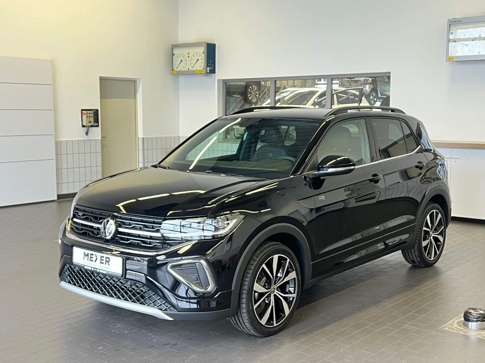 Fahrzeugabbildung Volkswagen T-Cross R-Line 1.5 TSI DSG *AHK, IQ.LIGHT, ACC,