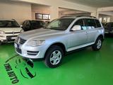 Volkswagen Touareg 2.5 R5 TDI DPF tiptronic - Volkswagen Touareg mit Diesel-Antrieb: Geländewagen, 2.5