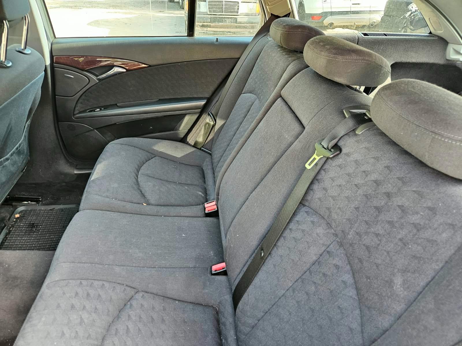 Mercedes-Benz E220 2004 — photo 16