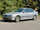 BMW 523i+1.HAND+KEIN ROST+TÜV NEU+XENON+M-LENKRAD+ - BMW 523 aus 2000