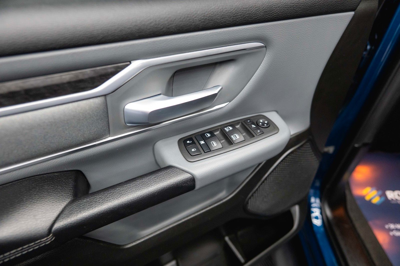 Fahrzeugabbildung Dodge RAM 5.7 V8 HEMI 4x4 OFFROAD Night-Paket *LED*19%