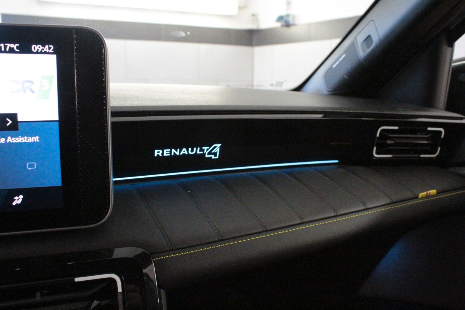 Fahrzeugabbildung Renault R 4 E-Tech 150 Comfort Range Iconic *Vollausst.*