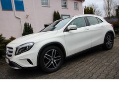 Fahrzeugabbildung Mercedes-Benz GLA 180 Urban*Panoramadach!*Navigation*Sitzheiz*