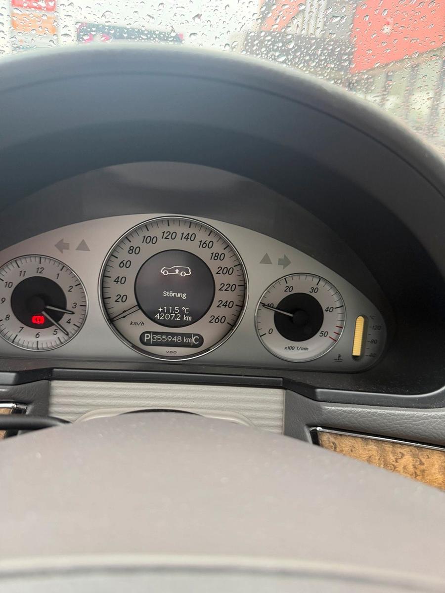 Mercedes-Benz E220 2008 — photo 13