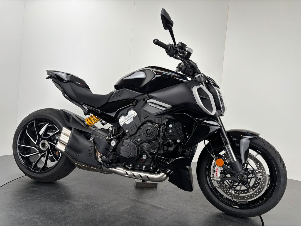 Fahrzeugabbildung Ducati DIAVEL V4 *SEITL. KENNZEICHENHALTER *NEUWERTIG