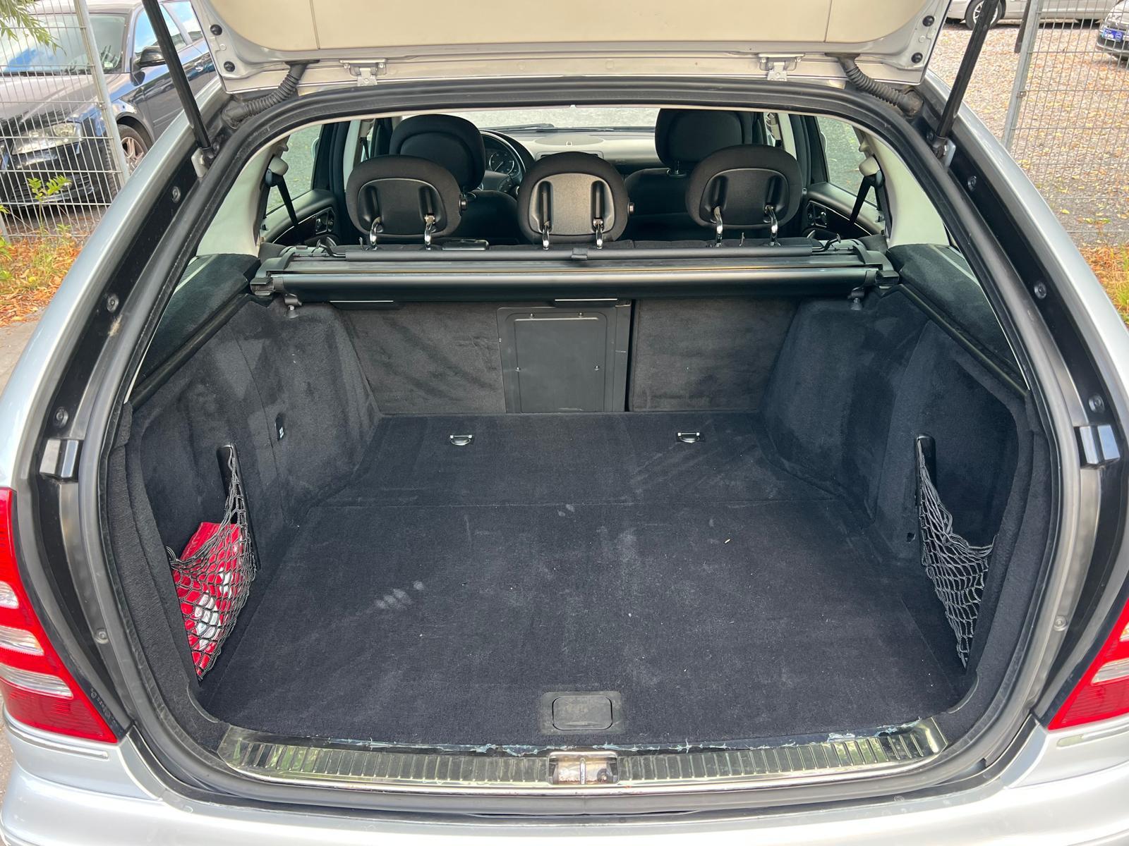 Mercedes-Benz C220 2006 — photo 10