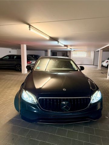 MERCEDES-BENZ E 220 d Autom. -