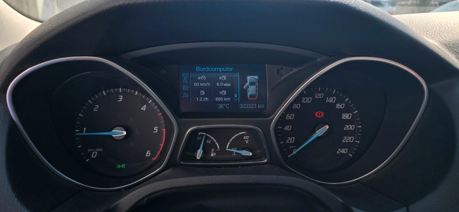 Ford Focus 2012 — photo 10