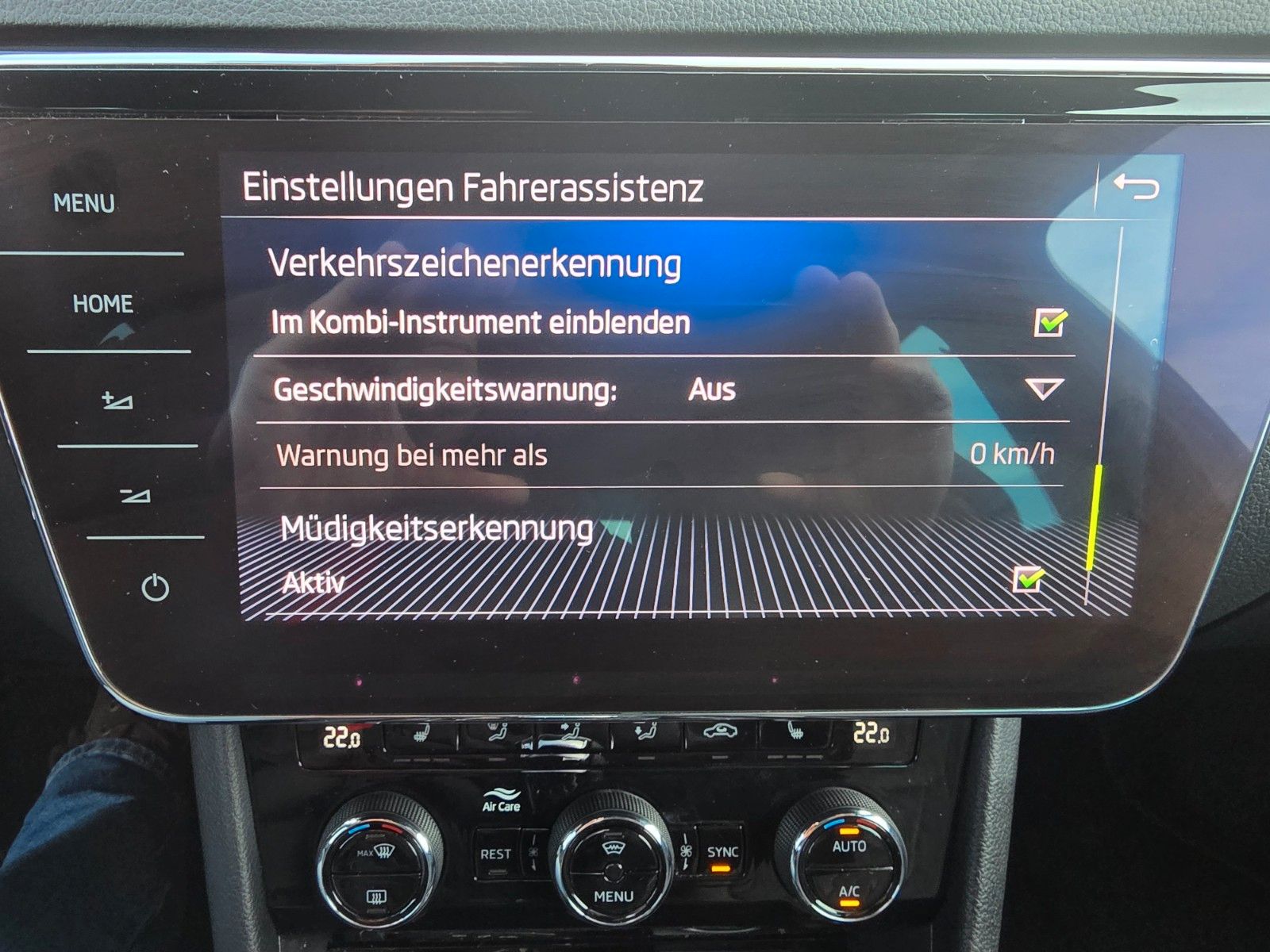 Skoda Superb Combi Sportline 4x4 LED ACC 4xSHZ foto 14