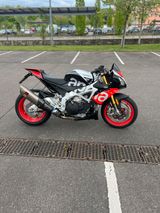 Aprilia Tuono V4 1100 Factory -Akra- Service u.TÜV neu  - APRILIA TUONO 1100 V4