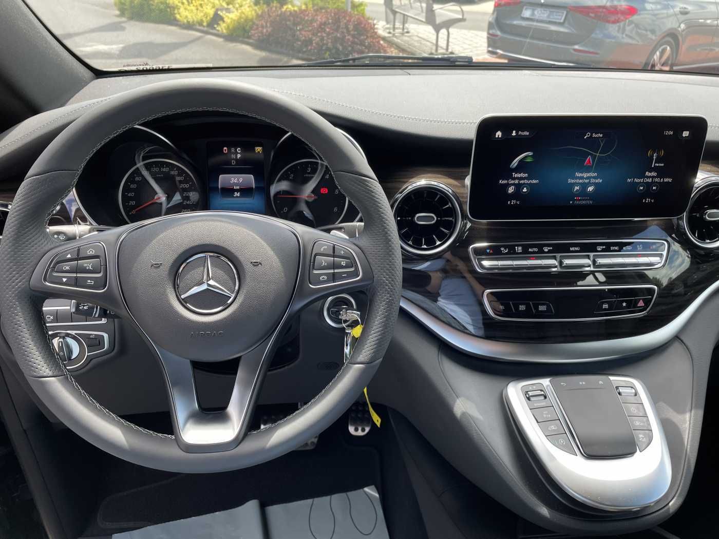 Fahrzeugabbildung Mercedes-Benz V 300 d AVA 4MATIC AMG Kühlschrank AIRMATIC