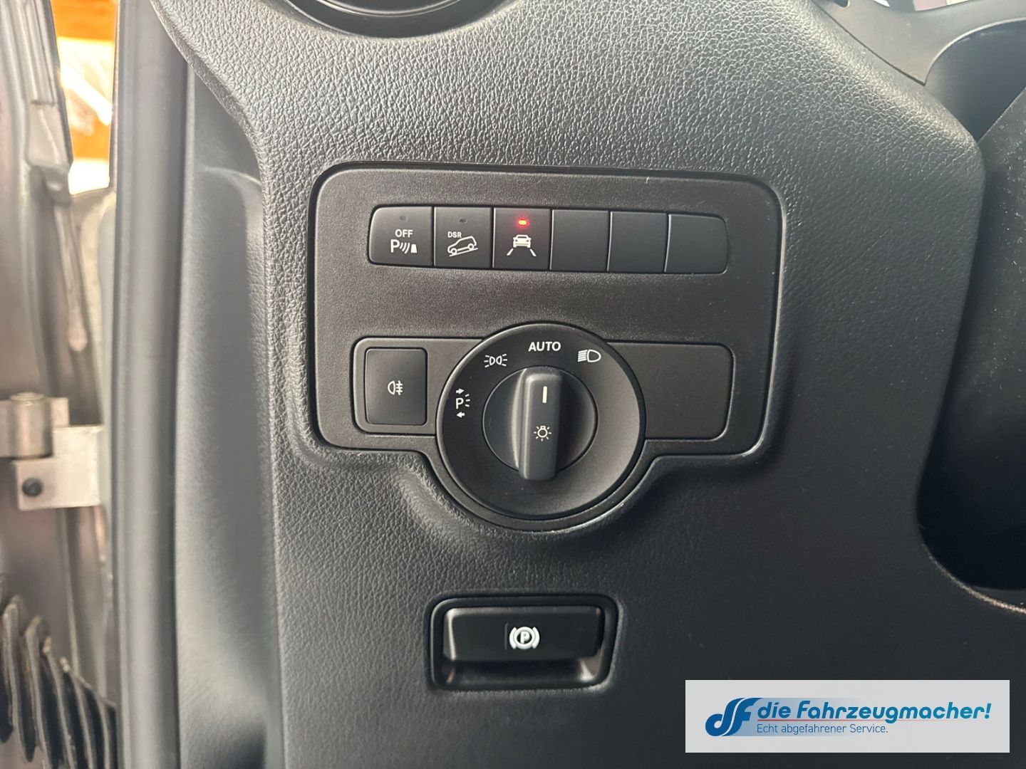 Fahrzeugabbildung Mercedes-Benz Vito Tourer 119 CDI 4x4 lang Navi LED Blendfrei