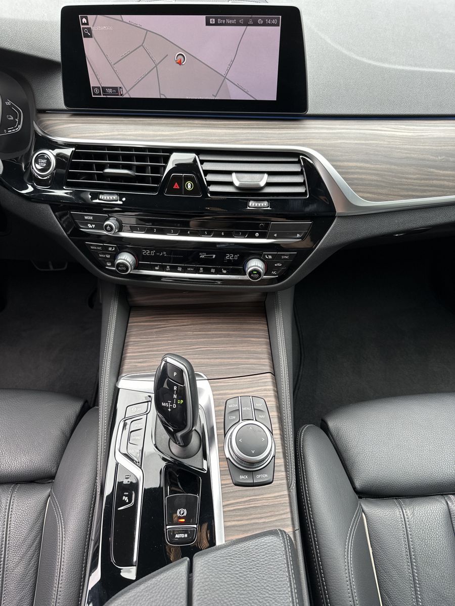 Fahrzeugabbildung BMW 530e Touring M-Sport NAV+LASER+AHK+HEAD-UP+18ZO