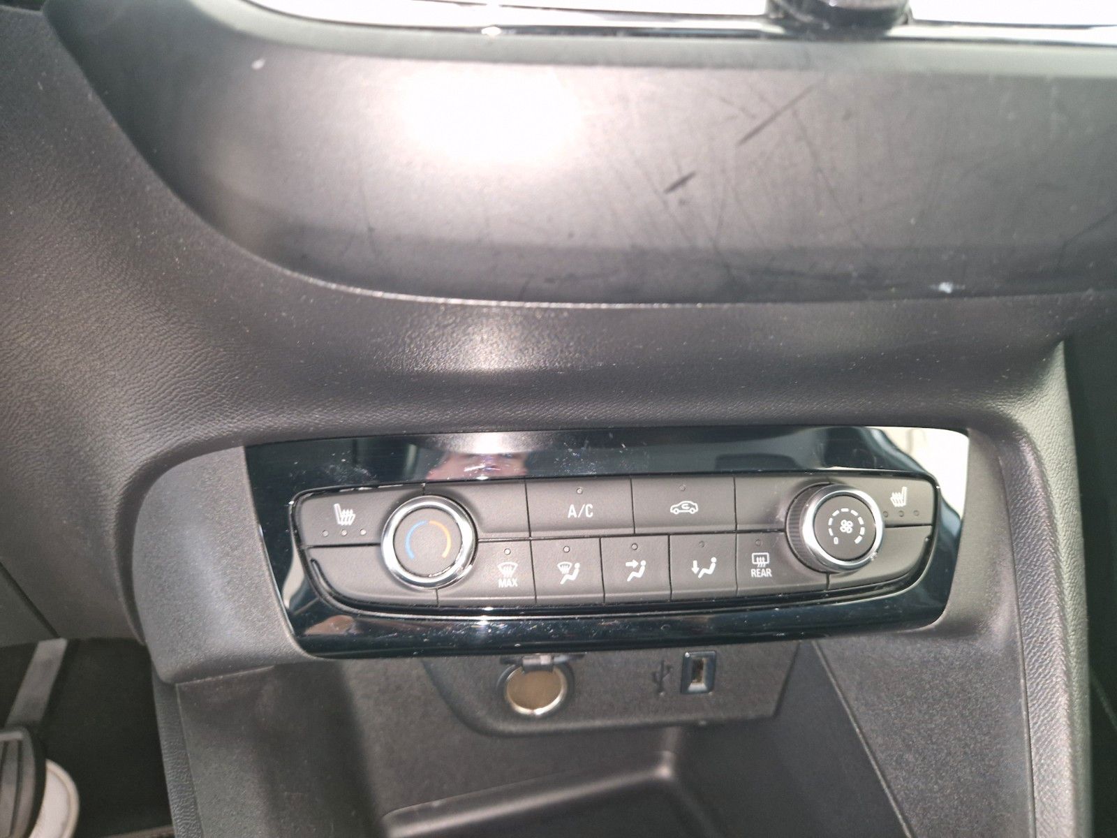 Fahrzeug 15 Fahrzeugabbildung Opel Corsa 1.2 Direct Injection Turbo 74kW Elegance