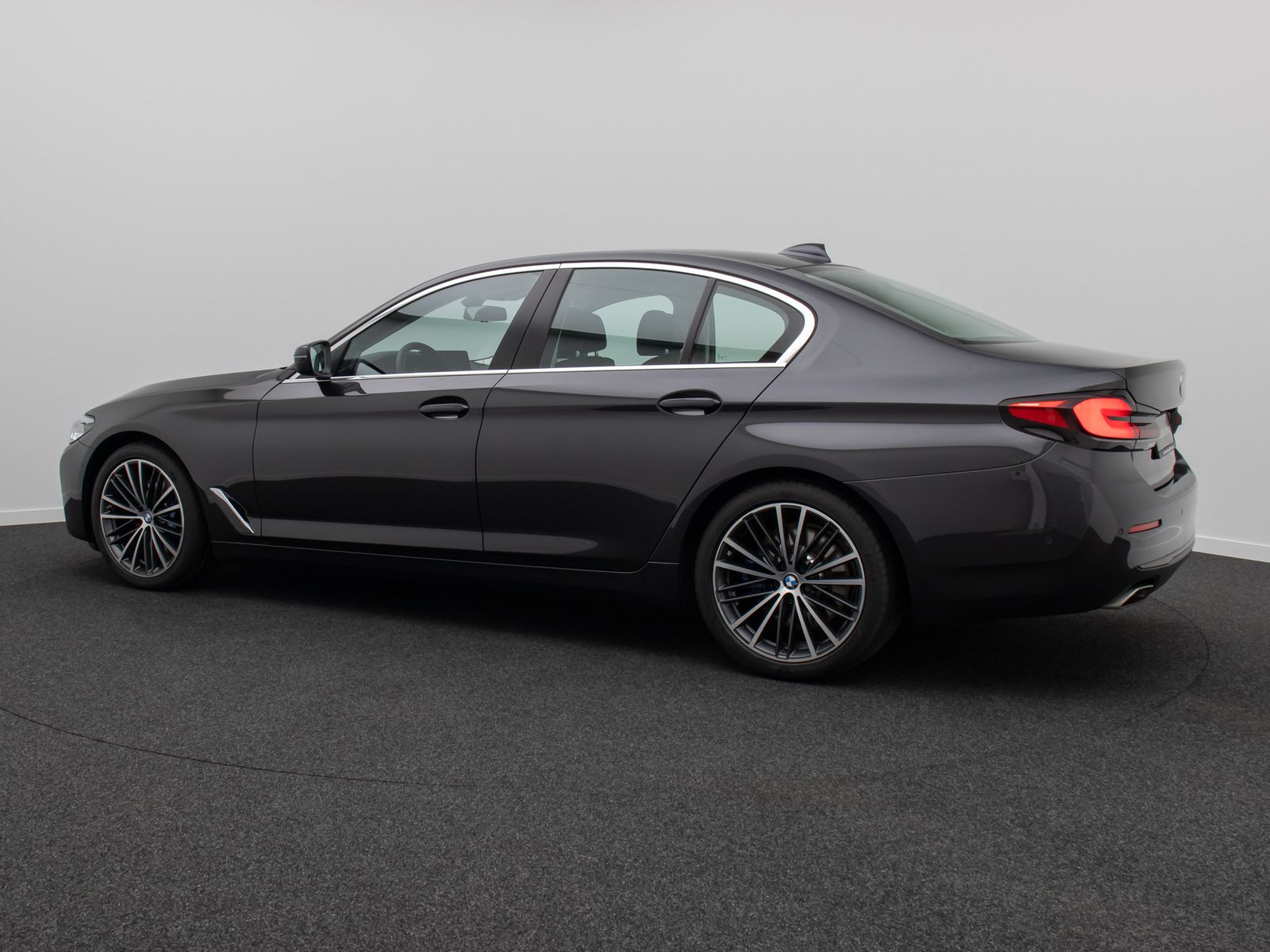 Fahrzeugabbildung BMW 530i HUD DAB Leder Alarm Komfort 4xKlima M Sport