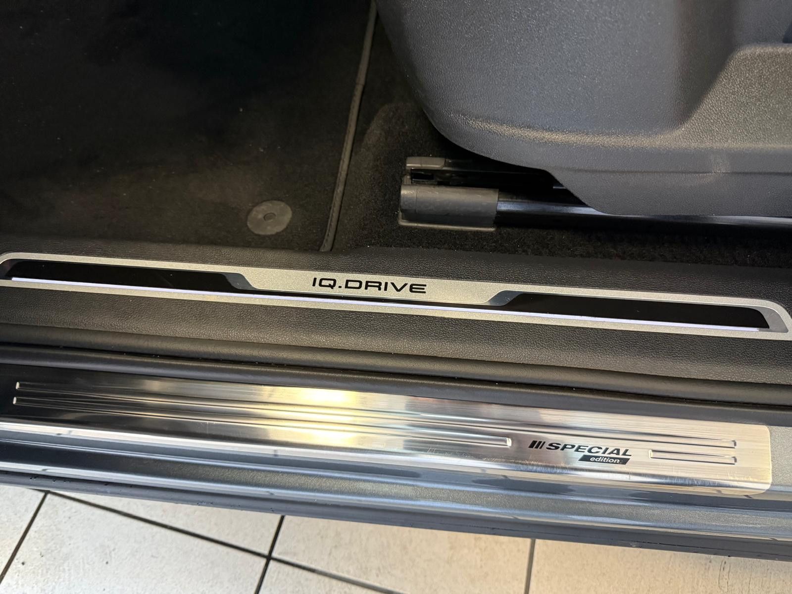 Fahrzeugabbildung Volkswagen Tiguan Allspace IQ.DRIVE/1. Hand / Navi /Digital