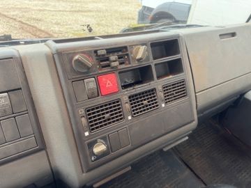 Fahrzeugabbildung Iveco 80E15 Kipper + Kran